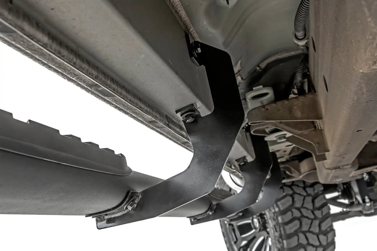 ESTRIBO ROUGH COUNTRY OVAL CHEVROLET SILVERADO 1500 2019 - 2024 GMC SIERRA 1500 2019 - 2024