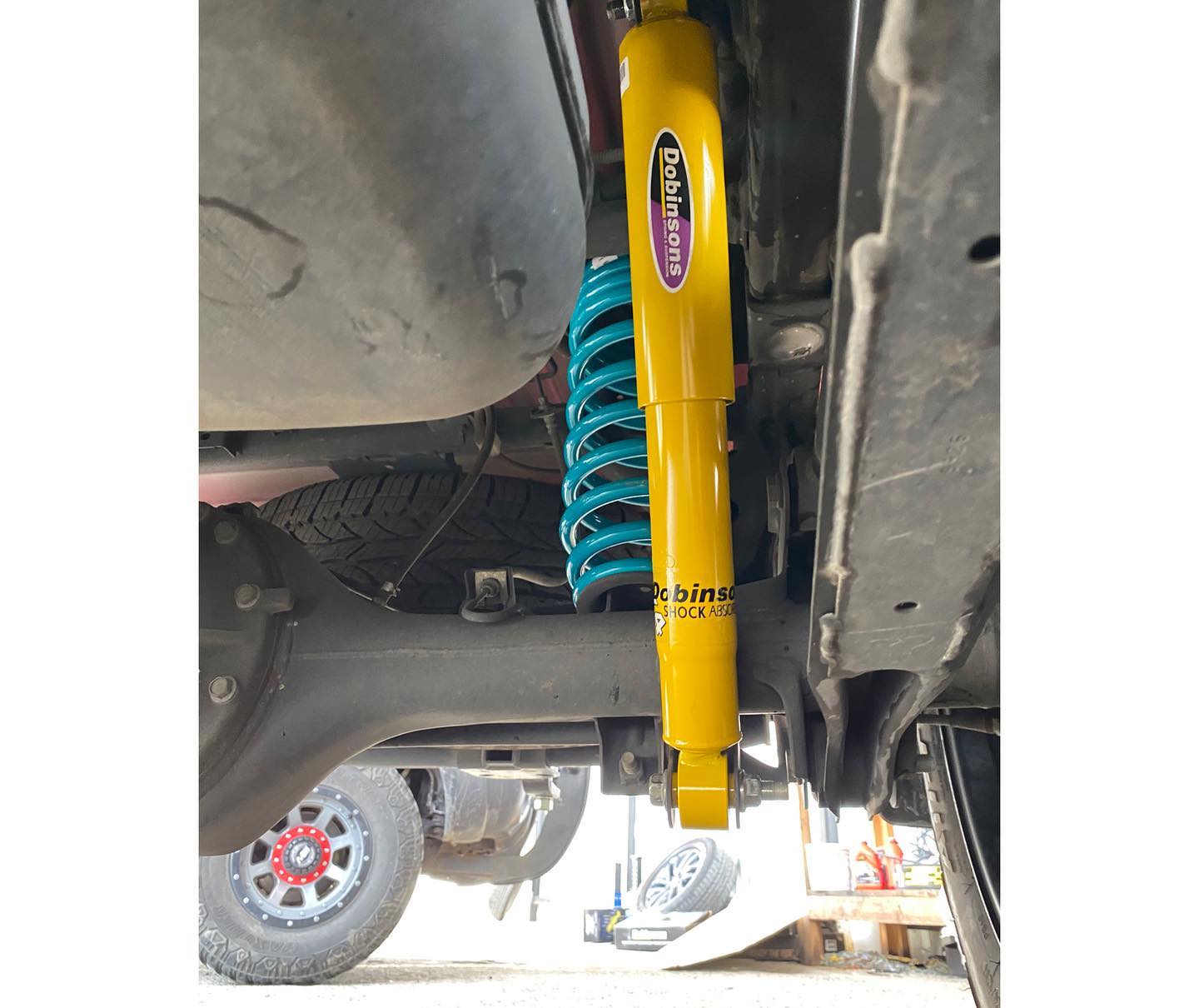 SUSPENSION DOBINSONS TWIN TUBE LIFT KIT 2" PARA NISSAN FRONTIER NP300 DIESEL