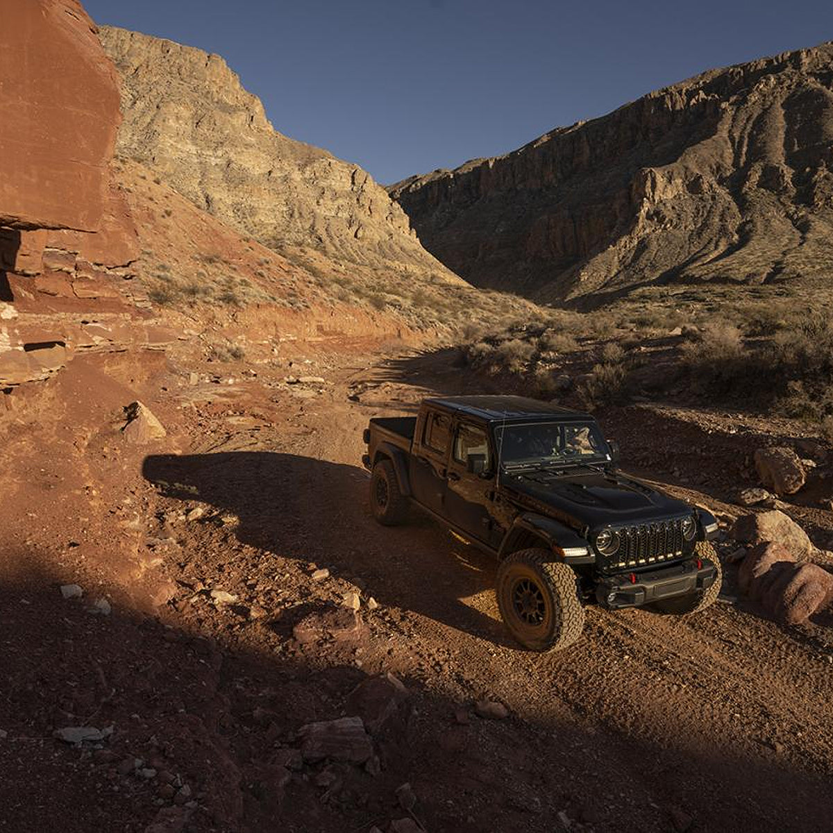 ESTABILIZADOR DE DIRECCIÓN IFP PERFORMANCE SERIES 2.0 PARA JEEP WRANGLER JL Y GLADIADOR JT