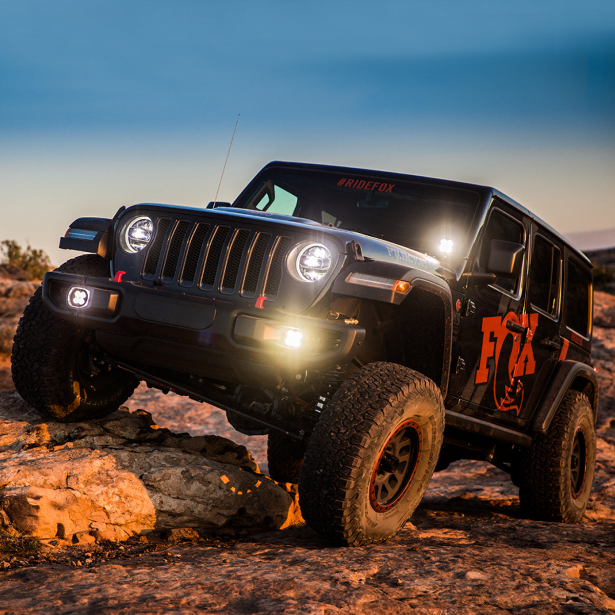 ESTABILIZADOR DE DIRECCIÓN IFP PERFORMANCE SERIES 2.0 PARA JEEP WRANGLER JL Y GLADIADOR JT