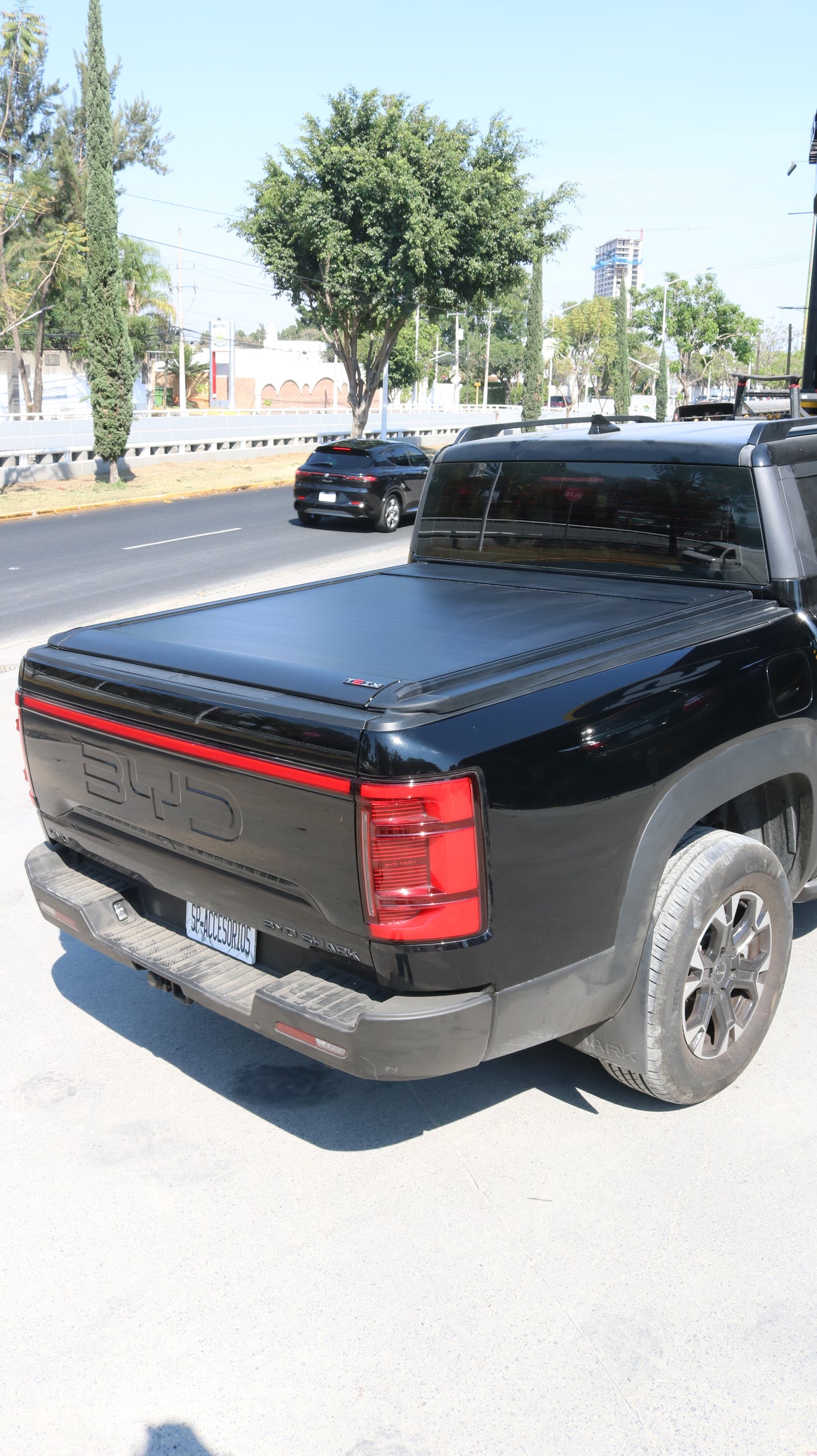 TAPA ELECTRICA POWER-X BYD SHARK 2024+