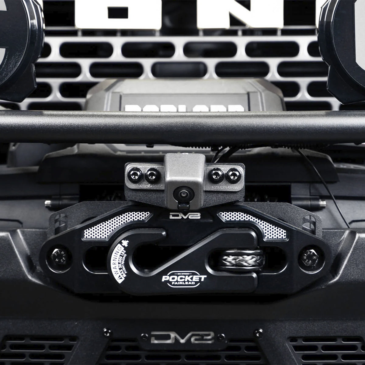 SOPORTE DE RELOCACIÓN DE LA CÁMARA DE VISTA FRONTAL DV8 FORD BRONCO 2021 A 2023