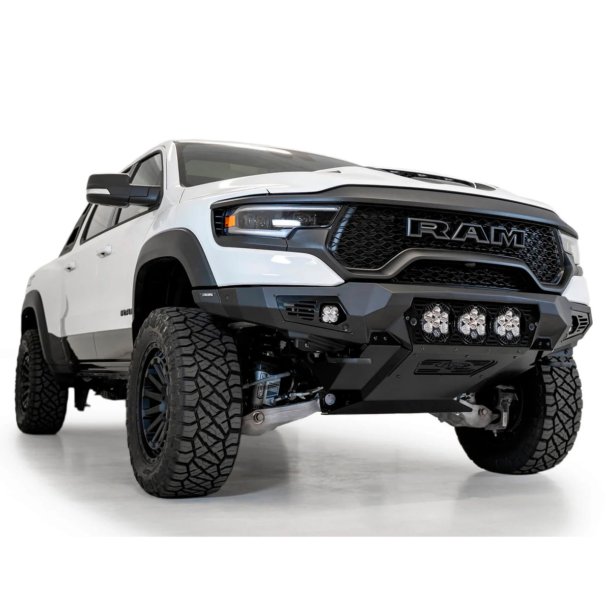 DEFENSA DELANTERA (BAJA) PARA RAM 1500 TRX 2021 - 2024