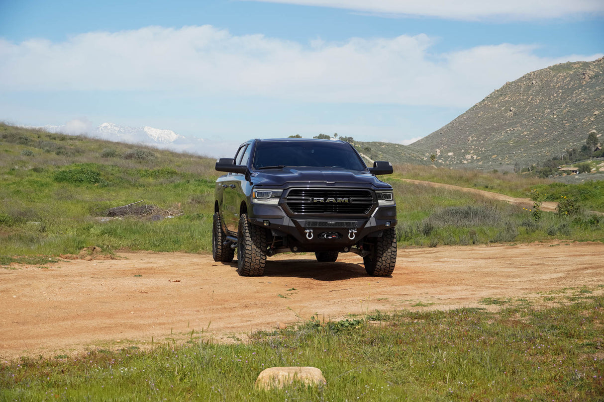 Parachoques DV8 RAM 1500 2019-2024 Spec Series
