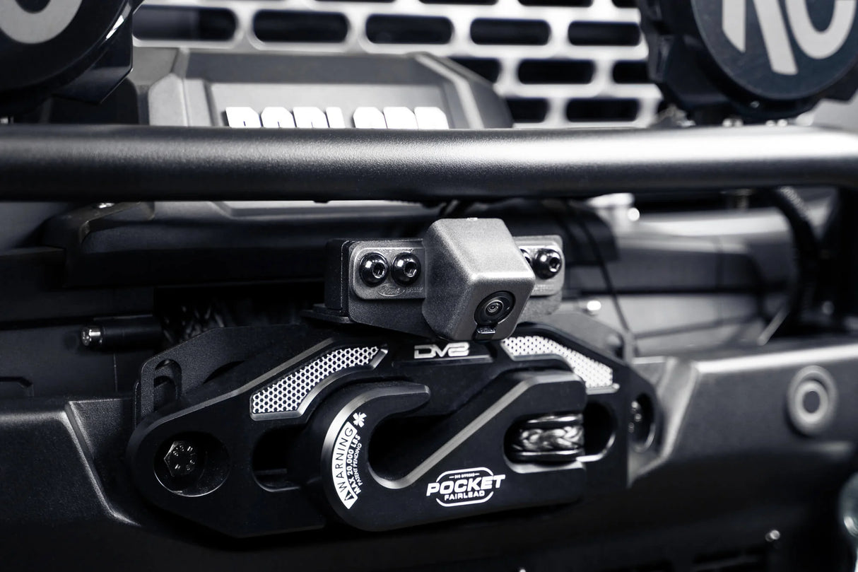 SOPORTE DE RELOCACIÓN DE LA CÁMARA DE VISTA FRONTAL DV8 FORD BRONCO 2021 A 2023