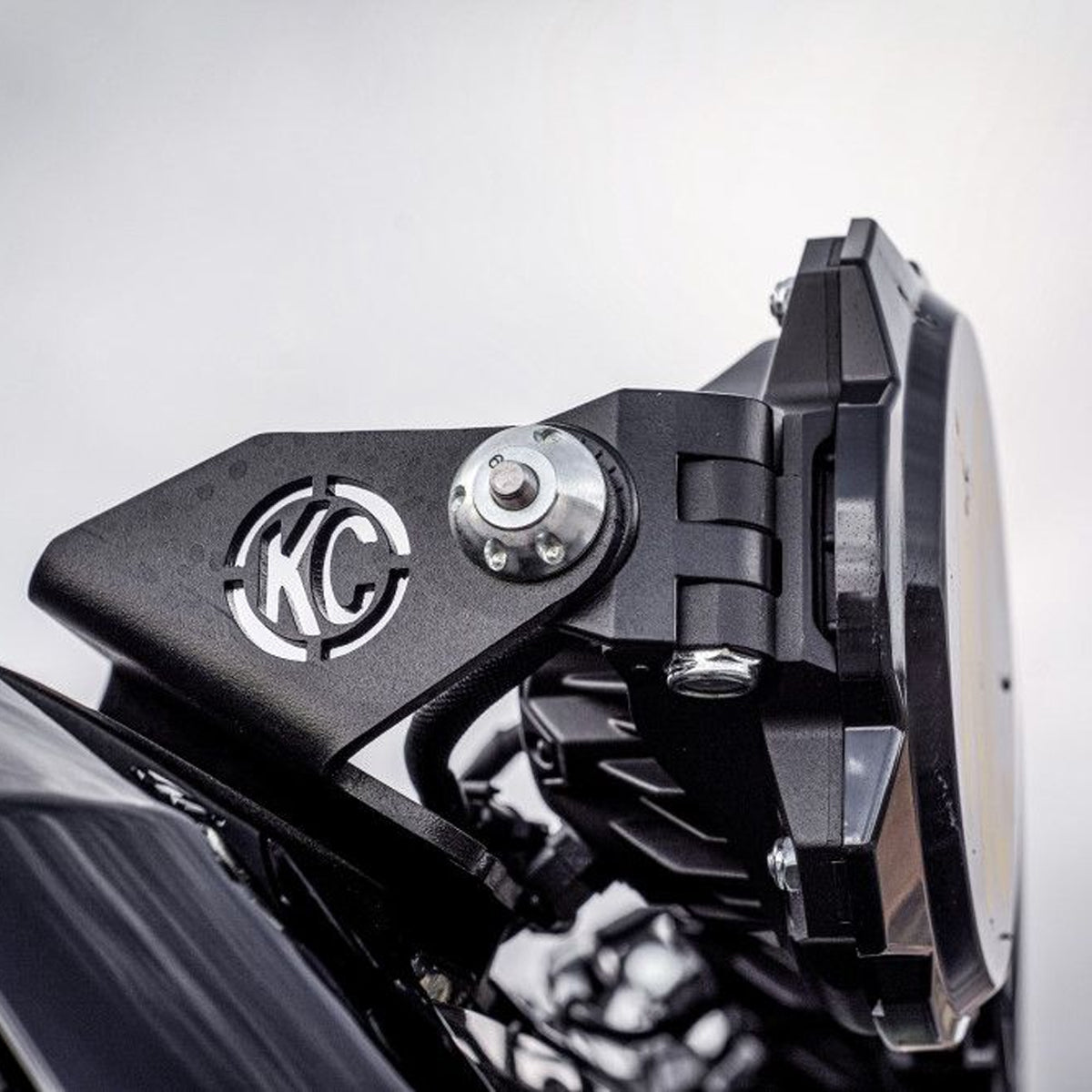 PAR DE BRACKETS KC BARRA 50" PARA FORD BRONCO 2021 - 2024