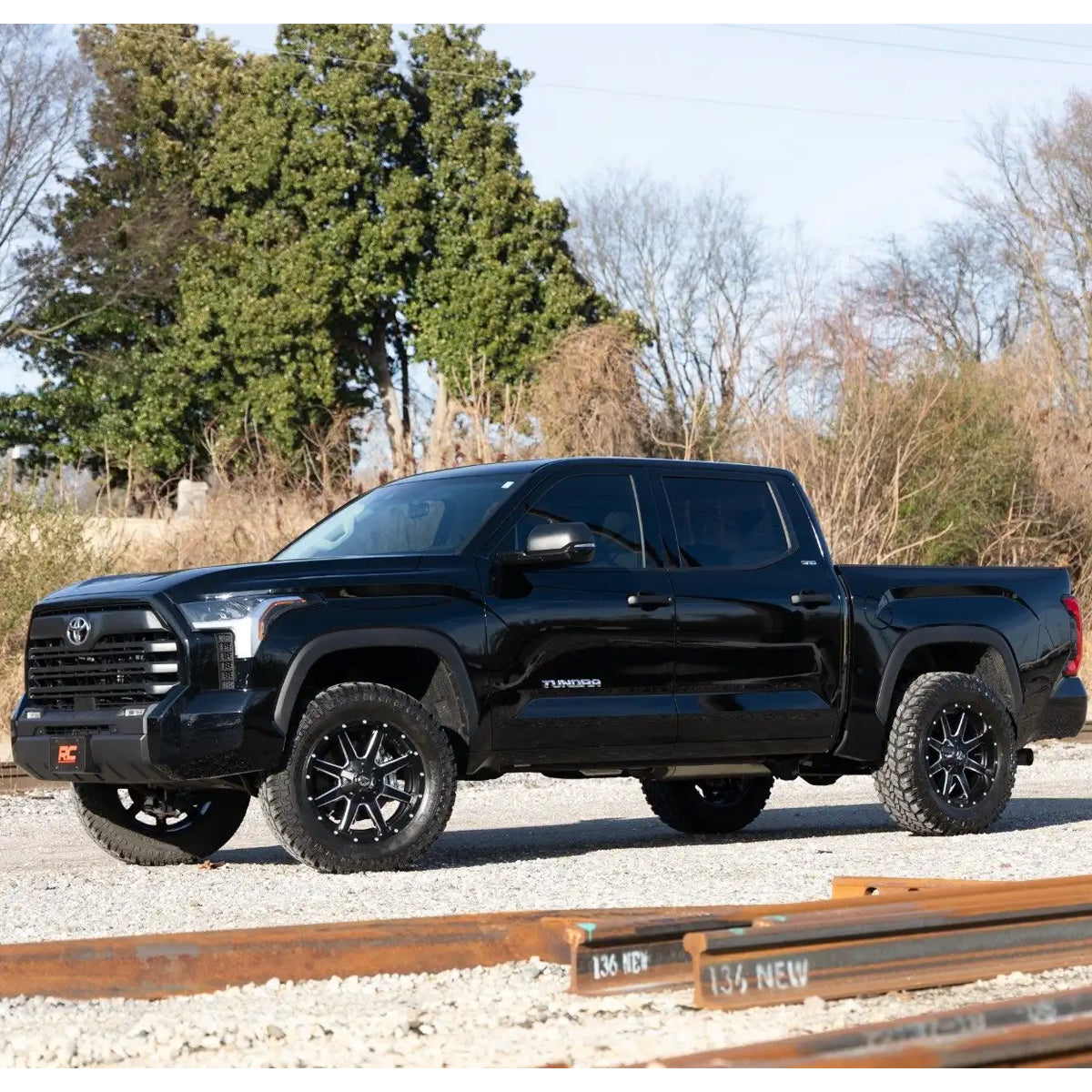 KIT DE NIVELACION 1.75" ROUGH COUNTRY PARA TOYOTA TUNDRA 2WD/4WD 2022 - 2024