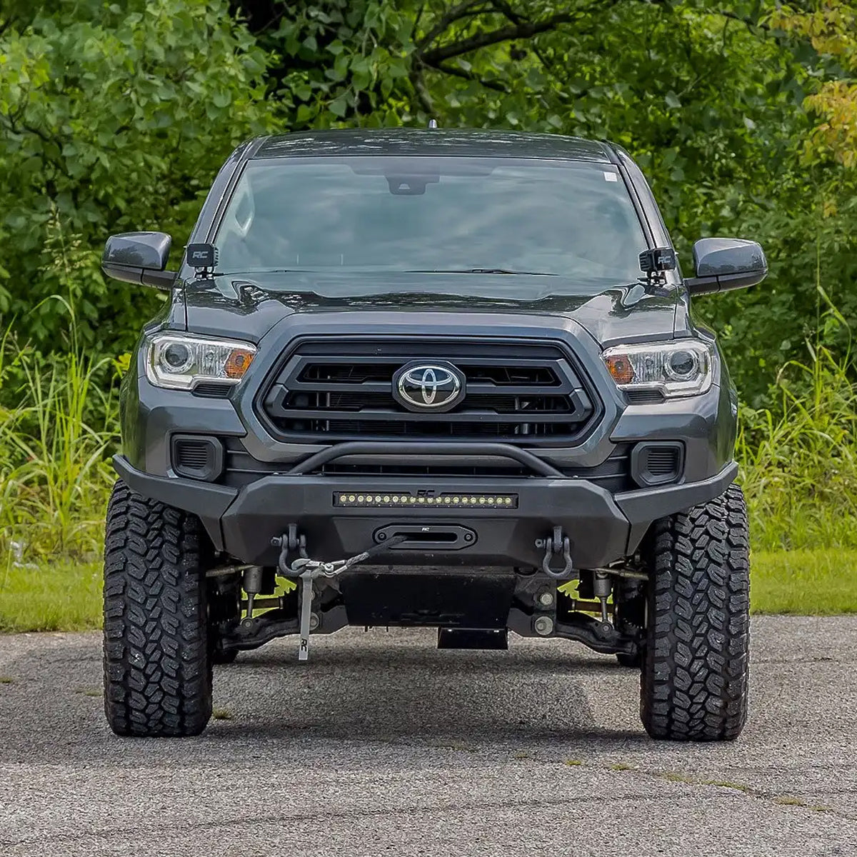 DEFENSA DELANTERA ROUGH COUNTRY PARA TOYOTA TACOMA 2016 - 2023