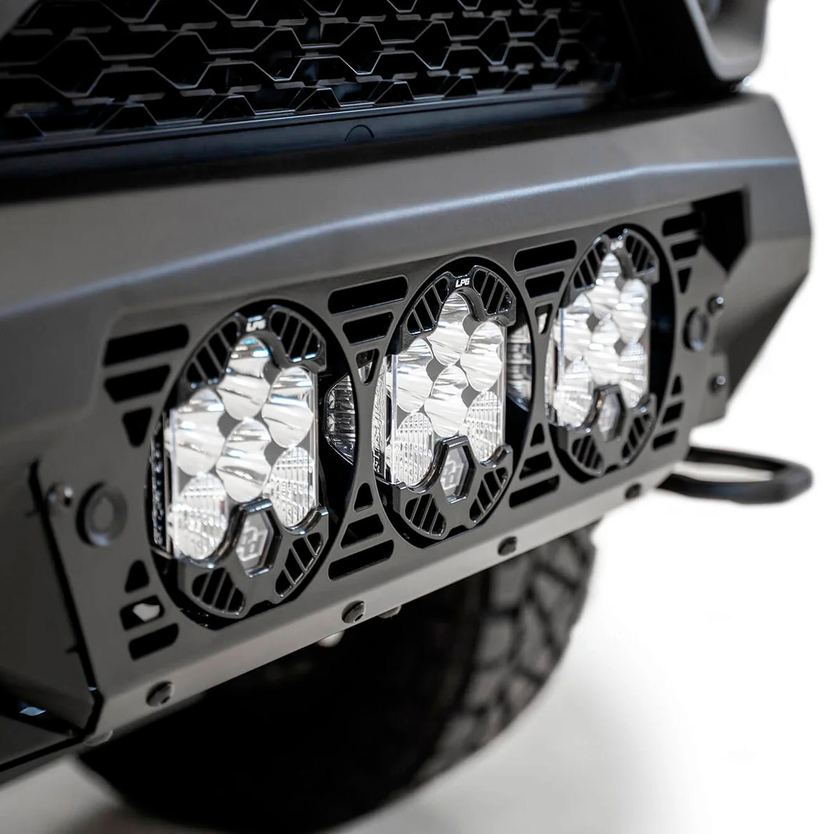 DEFENSA DELANTERA (BAJA) PARA RAM 1500 TRX 2021 - 2024