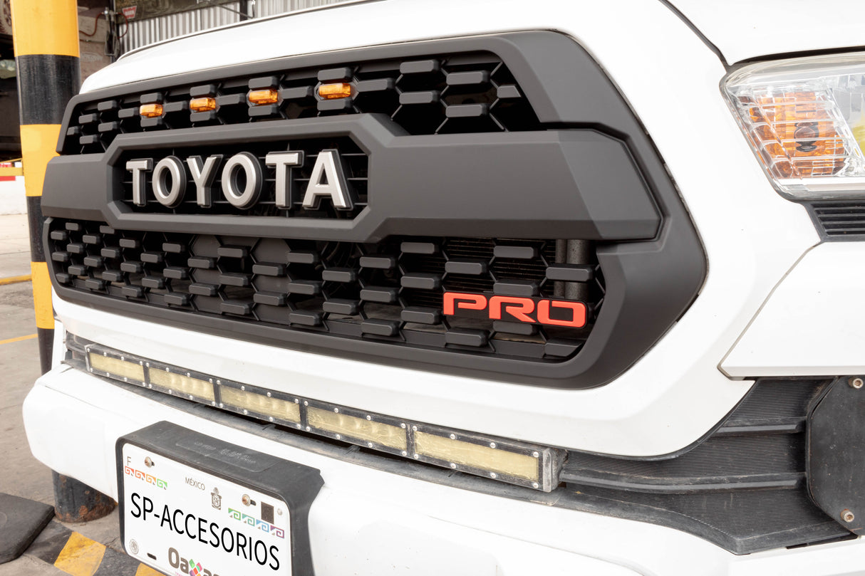 EMBLEMA PARRILLA PRO INSIGNIA ROJA PARA CAMIONETAS TOYOTA