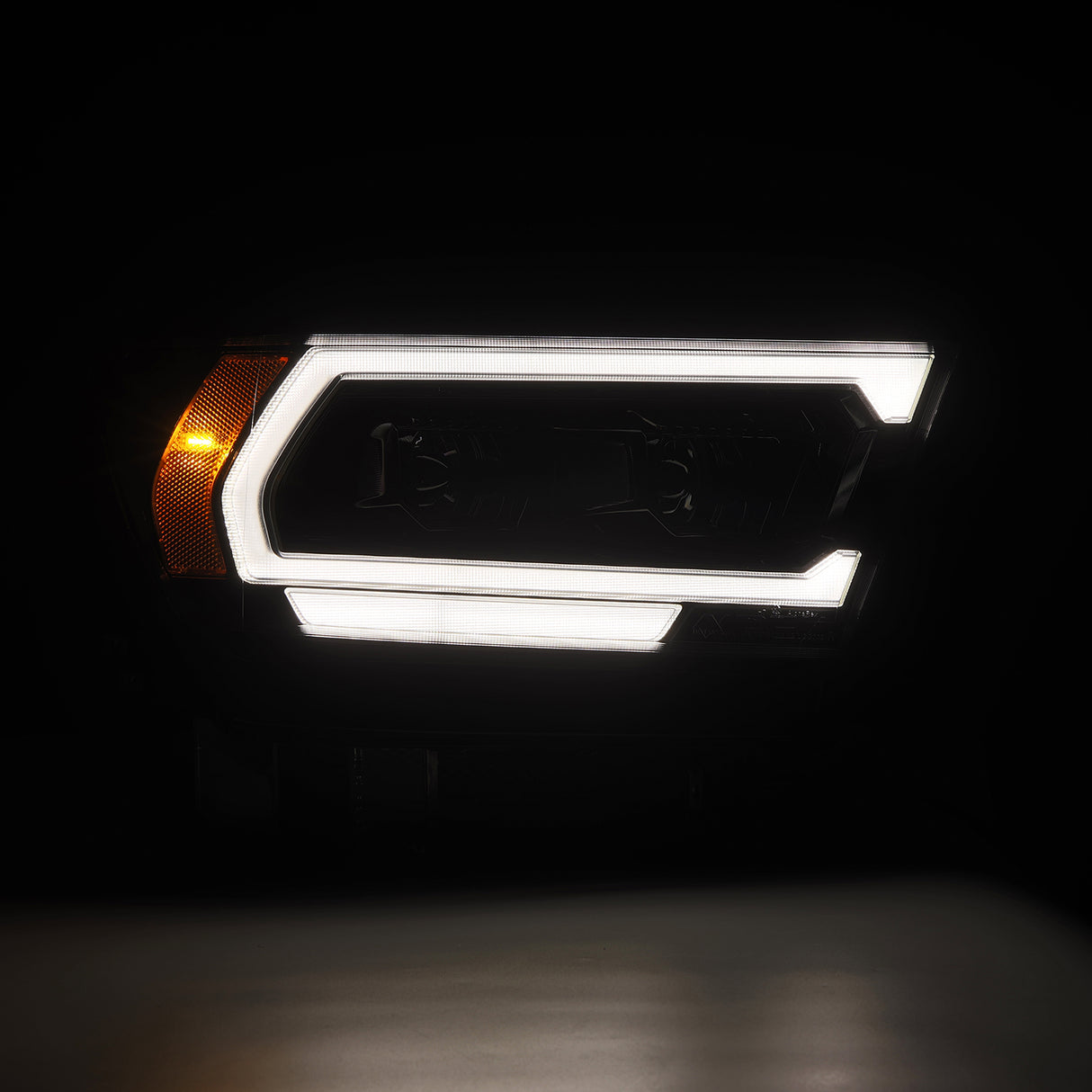 FAROS PRINCIPALES PRO SERIES ALPHAREX PARA RAM 1500 2019 - 2024