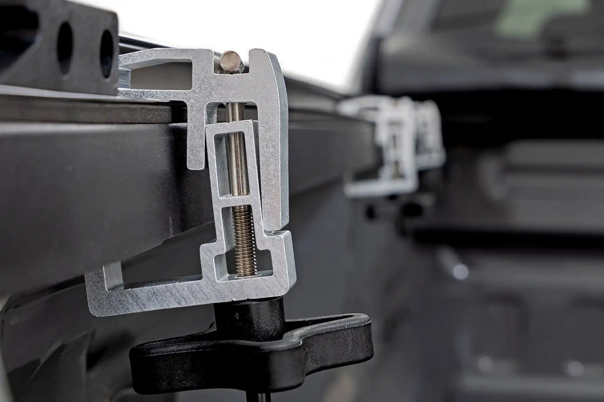 TAPA DE BATEA ENROLLABLE ROUGH COUNTRY PARA FORD F-150 2015 - 2024