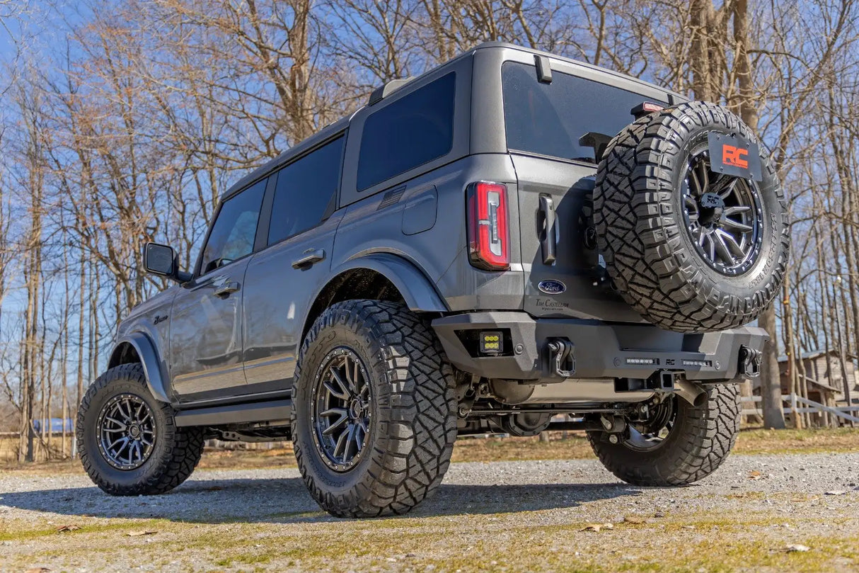 SOPORTE DE REUBICACIÓN DE MATRICULA ROUGH COUNTRY PARA FORD BRONCO 2021 - 2024