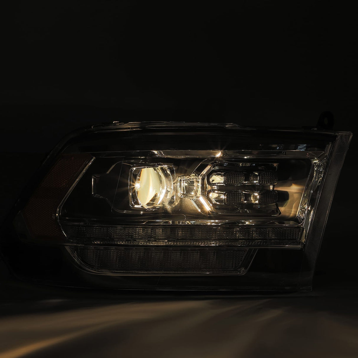FAROS DELANTEROS PRO-SERIES ALPHAREX PARA DODGE RAM 1500 2009 - 2018