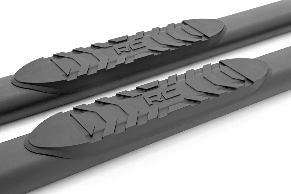 ESTRIBO ROUGH COUNTRY OVAL CHEVROLET SILVERADO 1500 2019 - 2024 GMC SIERRA 1500 2019 - 2024