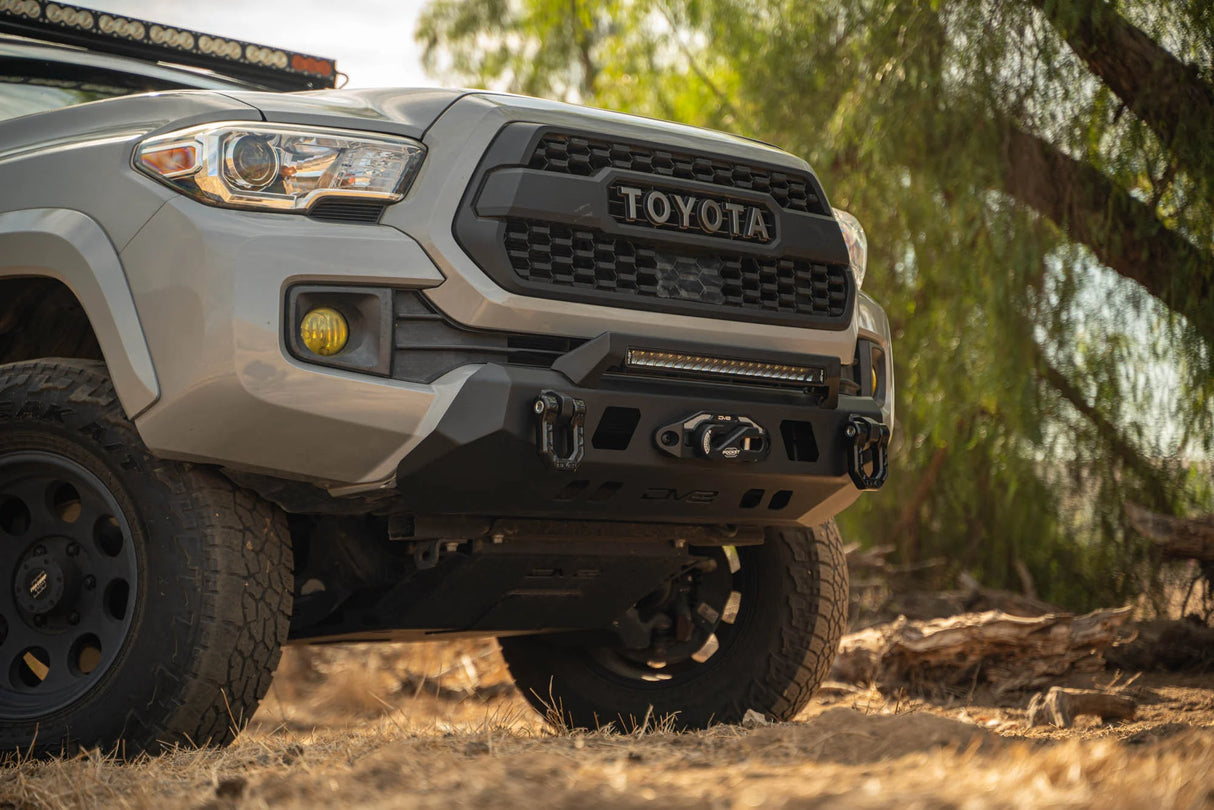 DEFENSA DELANTERA DV8 PARA TOYOTA TACOMA 2016 - 2023