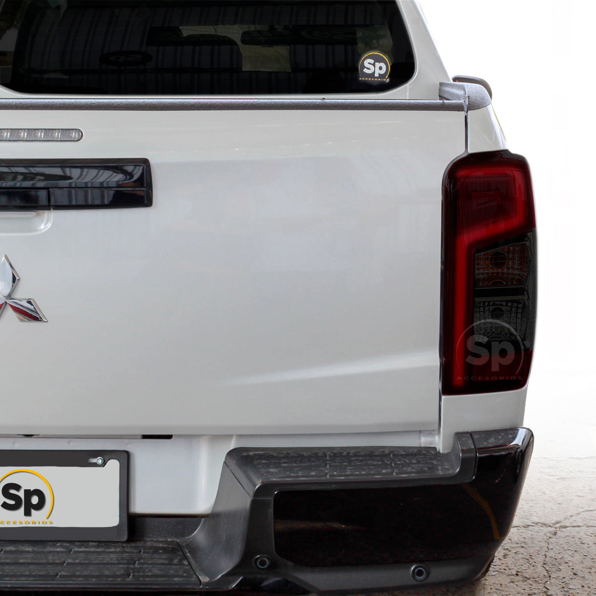 CALAVERAS LED HUMO MITSUBISHI L200 2020-2023