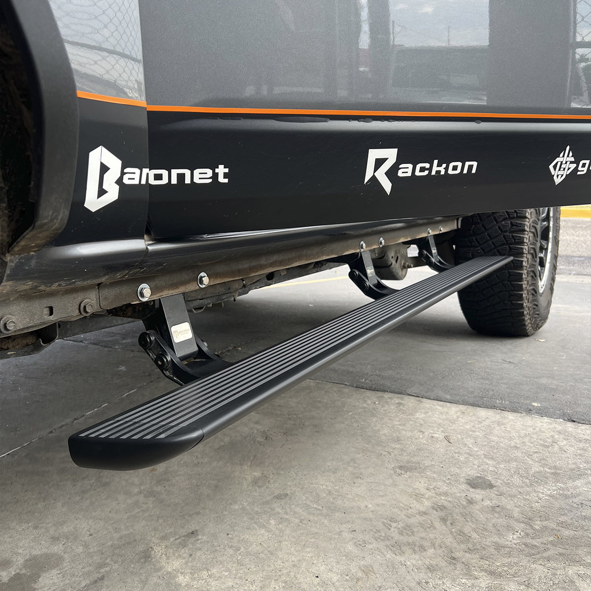 ESTRIBOS ELECTRICOS MST MASTODON PARA FORD BRONCO 2019 - 2024