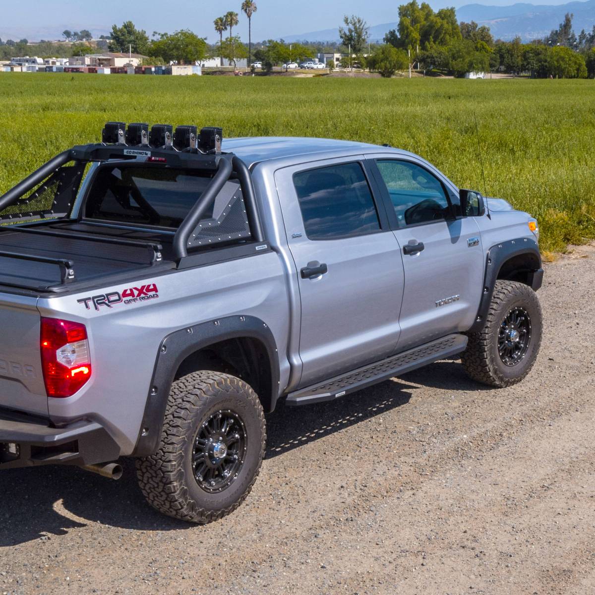 ESTRIBOS RB20 CON KIT DE SOPORTES DE MONTAJE PARA FORD RANGER 2019 A 2024