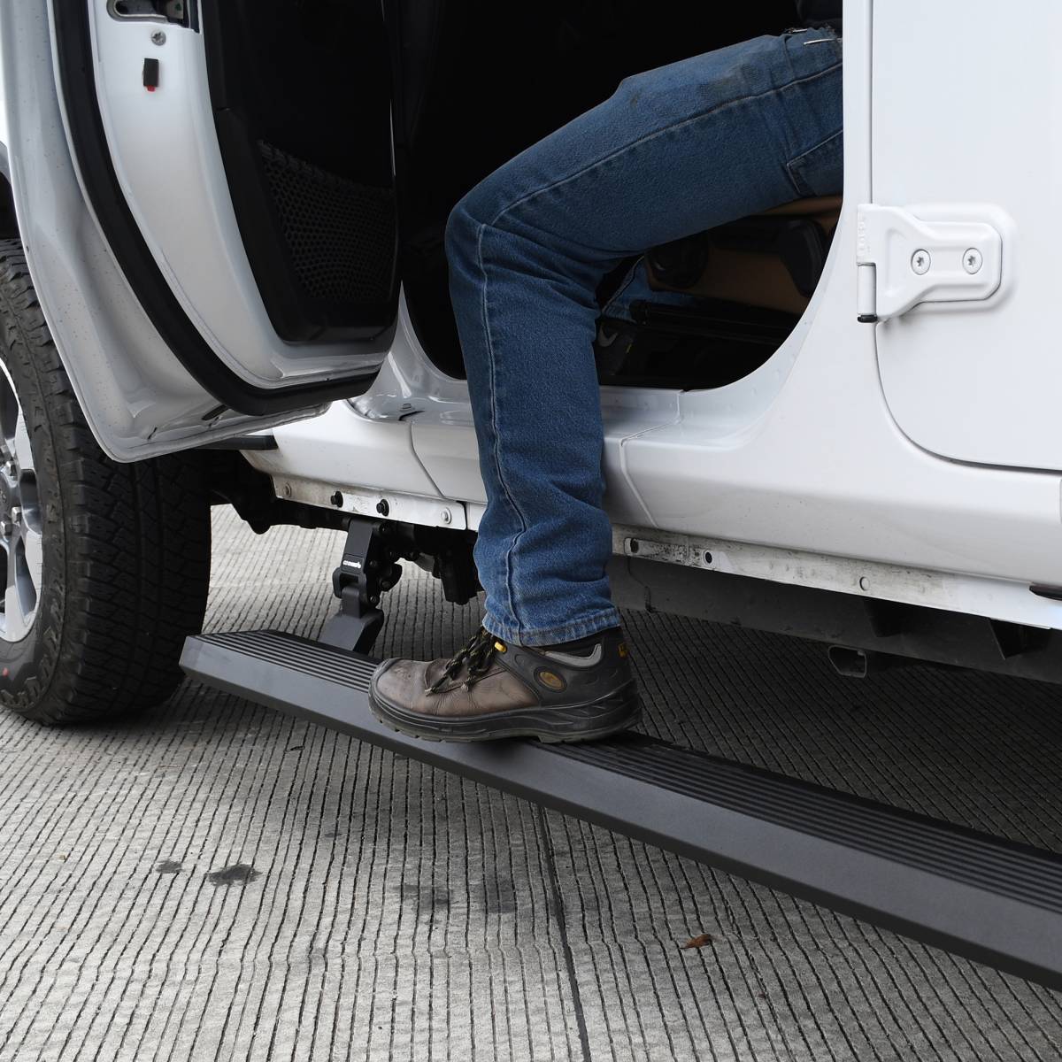 ESTRIBOS ELECTRICOS GO RHINO PARA WRANGLER JL 18-22 (4 PUERTAS) NEGRGO TEXTURIZADO