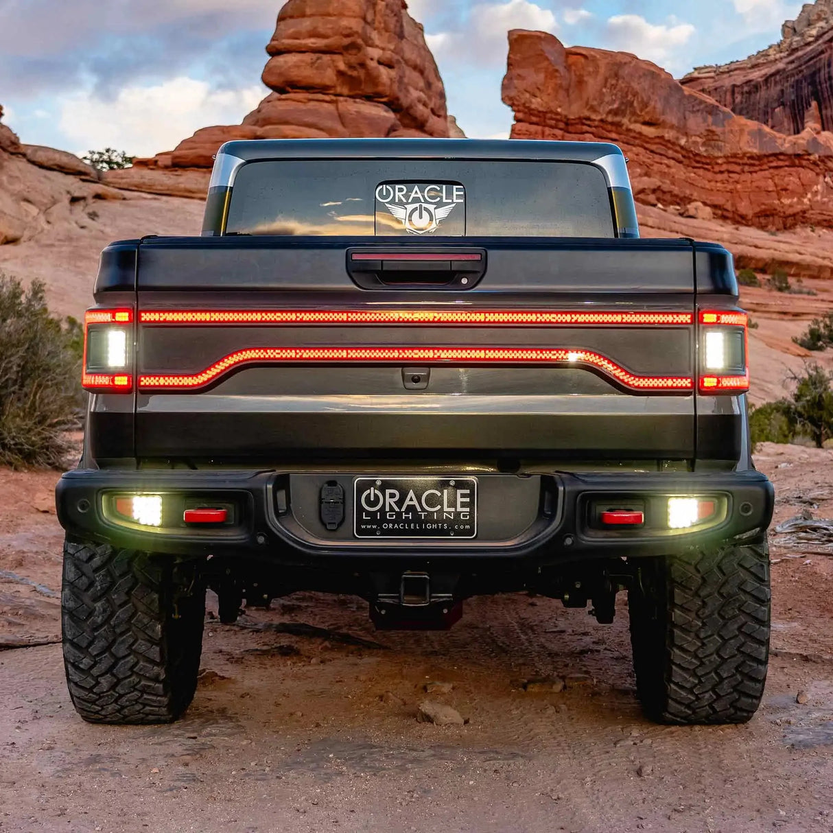 LUZ LED TAPA TRASERA RACETRACK ORACLE PARA JEEP GLADIADOR 2020 - 2023