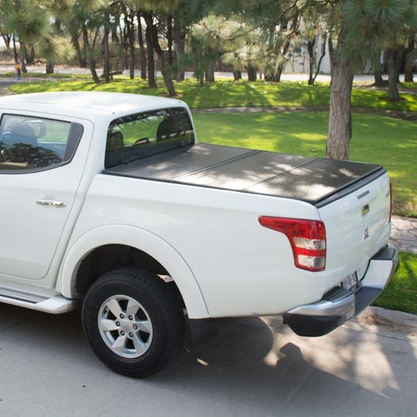 TAPA HARD 3 FOLD COVER PARA MITSUBISHI L200 2016-2023 DOBLE CAB