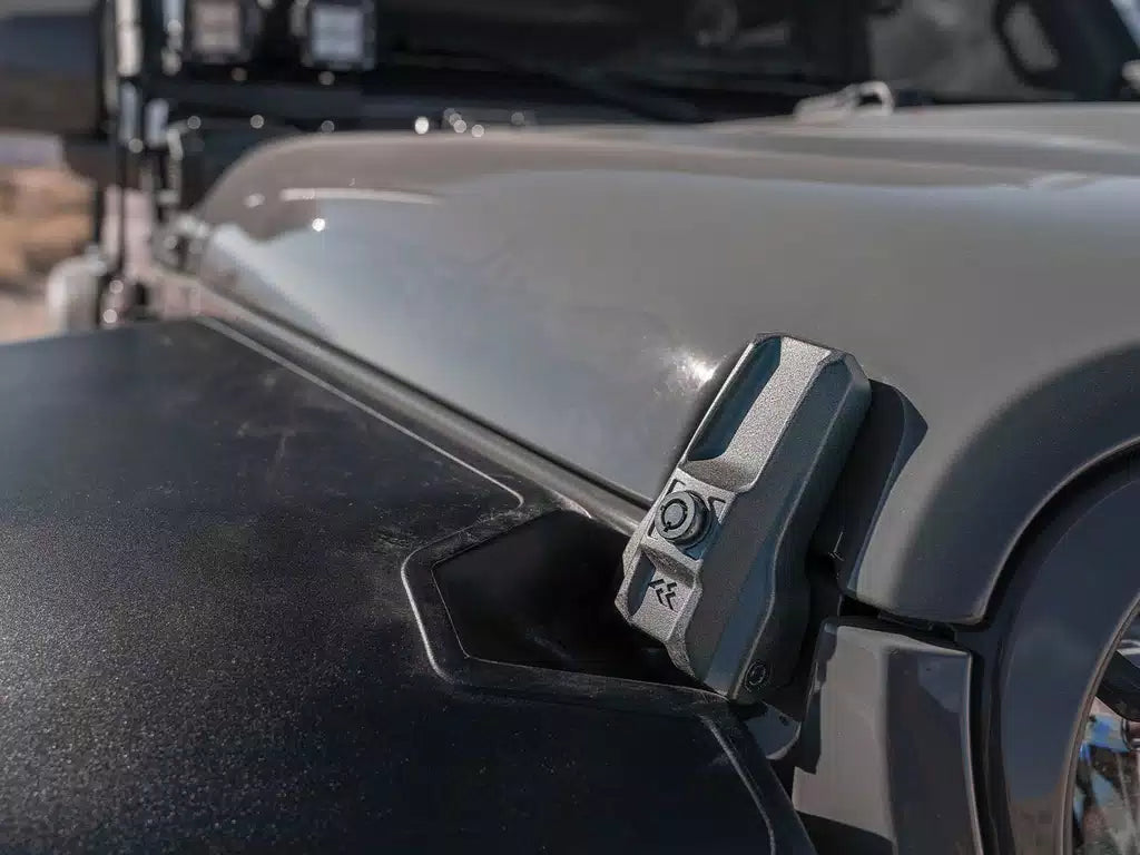 KIT CANDADO DE COFRE RUGGED RIDGE PARA JEEP WRANGLER JK JL Y GLADIADOR JT