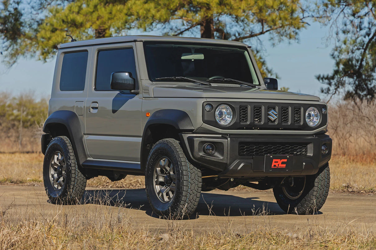 Kit De Suspensión 2 Pulgadas Rough Country Para Suzuki Jimny 4WD 3 Puertas 2021-2025 | N3