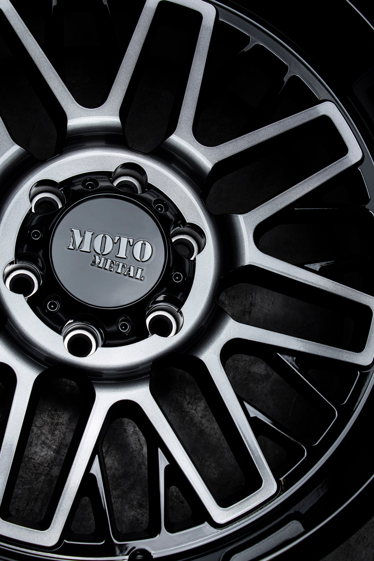 RINES MOTO METAL 20X9 6X139.7 CB106.1 MO802 GLOSS BLACK MACHINED W/ GRAY TINT