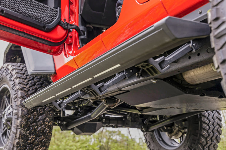 ESTRIBOS ROUGH COUNTRY PARA JEEP WRANGLER 4 PUERTAS JL 2018 - 2024