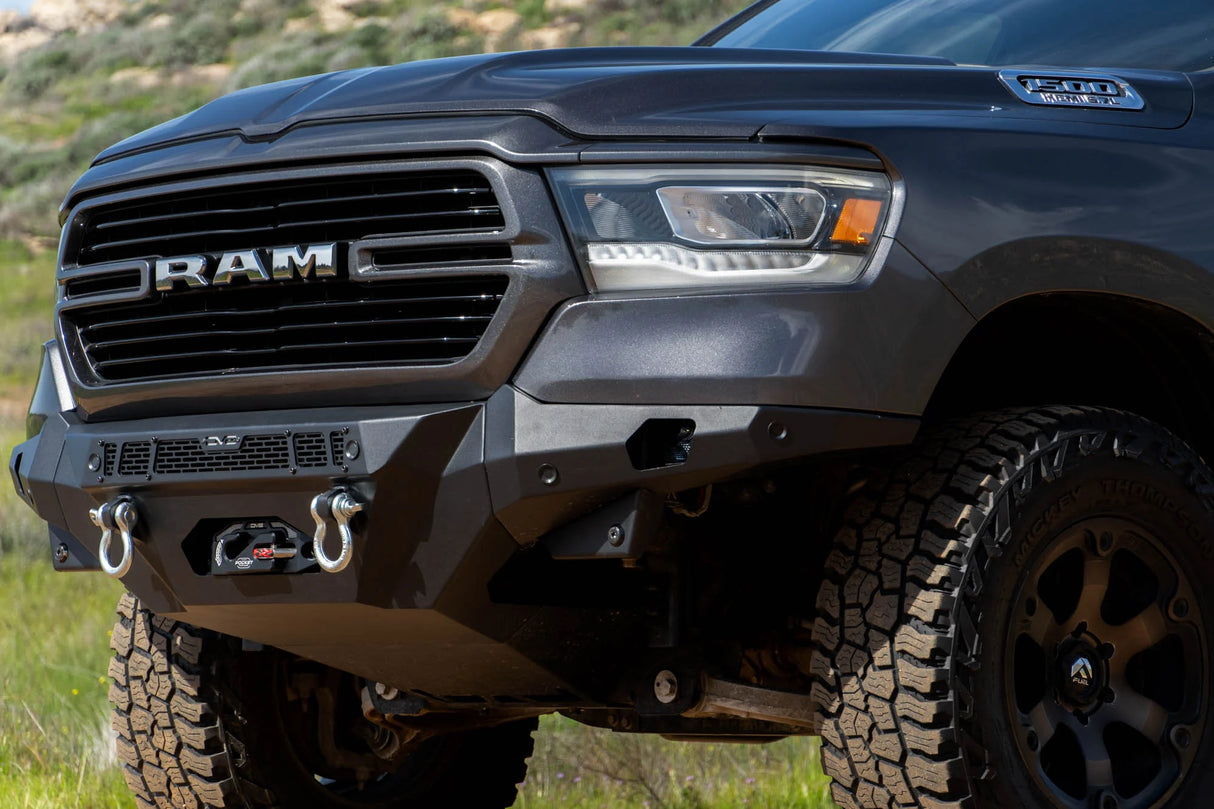 Parachoques DV8 RAM 1500 2019-2024 Spec Series