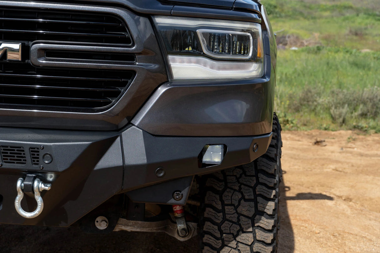 Parachoques DV8 RAM 1500 2019-2024 Spec Series