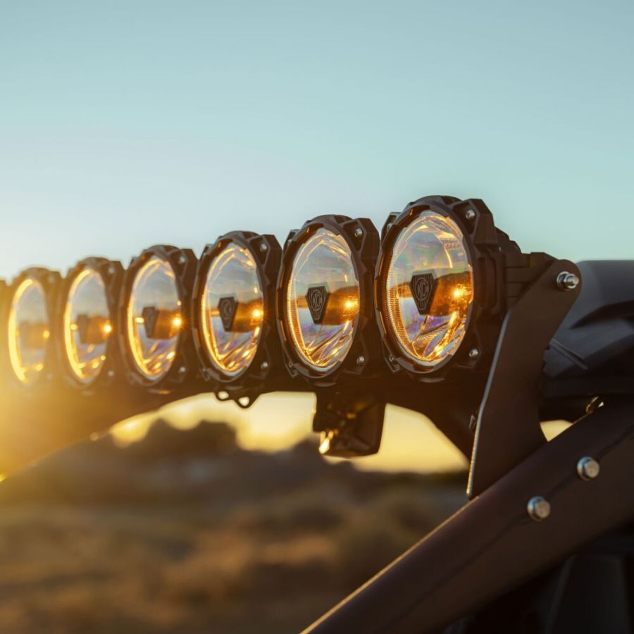 SET DE SOPORTE DE LUZ SUPERIOR KC/ CAN-AM MAVERICK R 2024-2025/ GRAVITY DE 7