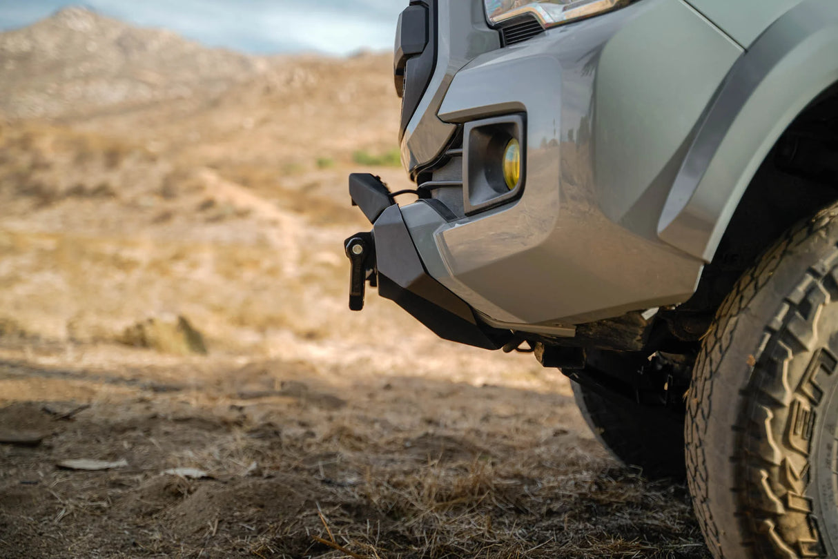 DEFENSA DELANTERA DV8 PARA TOYOTA TACOMA 2016 - 2023