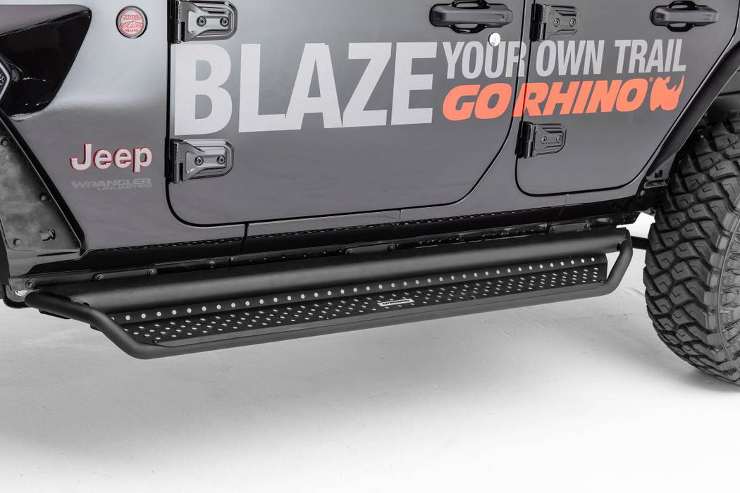 ESTRIBOS LATERALES DOMINATOR XTREME D1 CON KIT DE SOPORTE DE MONTAJE PARA JEEP GLADIADOR 2019 - 2024