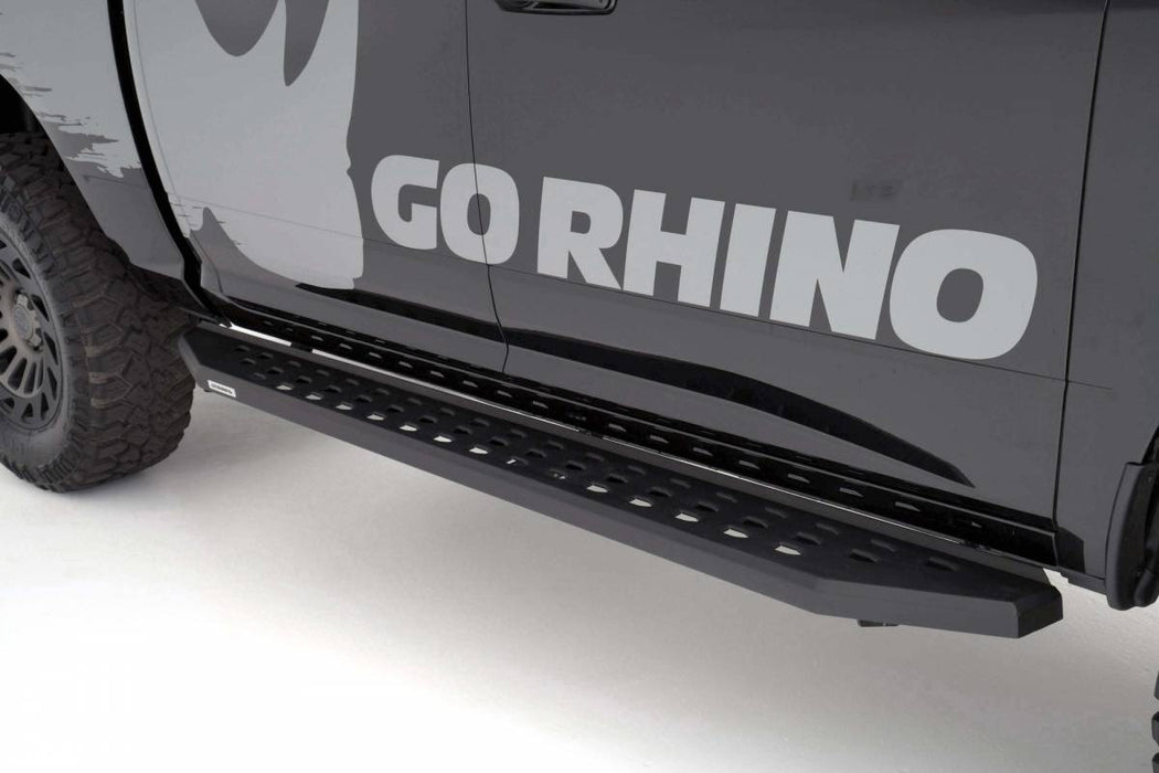 ESTRIBOS RB 20 87" NGO TEXT PARA SILVERADO / SIERRA 1500 19-21 CREW CAB