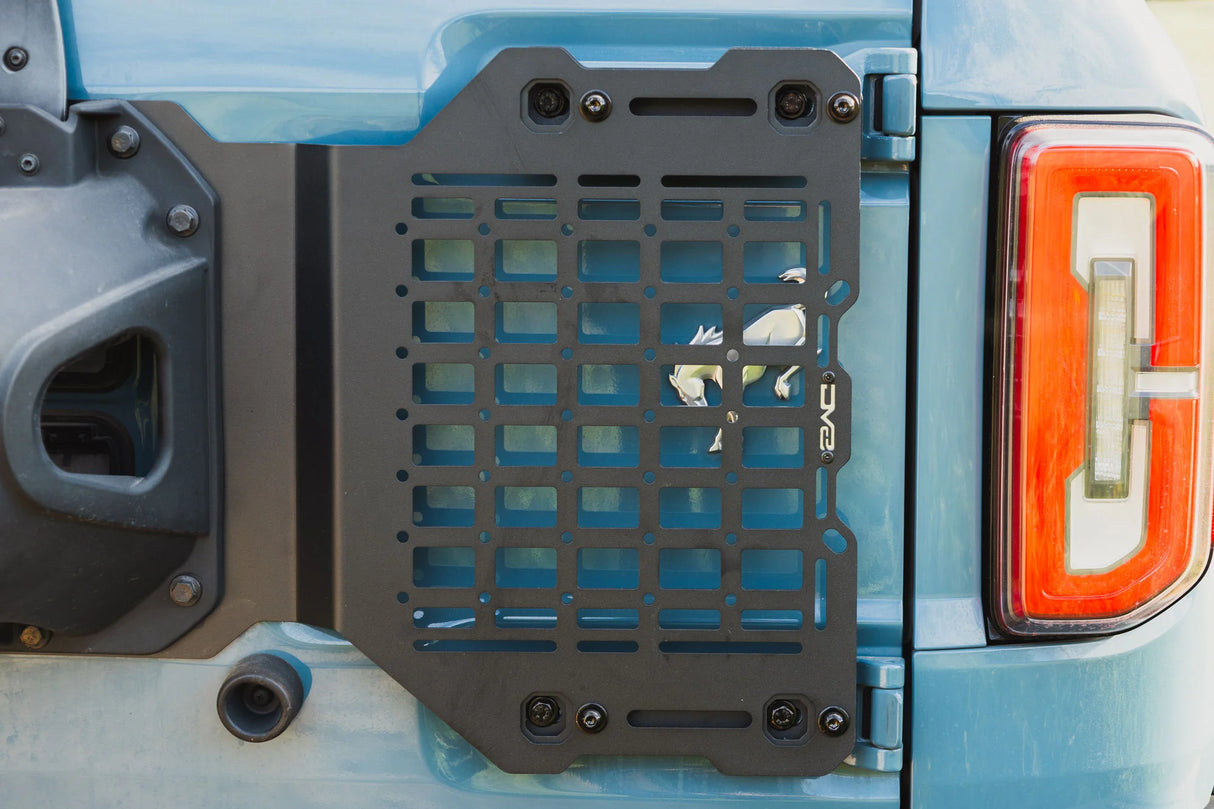 PANEL DE REFUERZO MOLLE DV8 OFFROAD PARA PURTA TRASERA DE FORD BRONCO 2021-2025