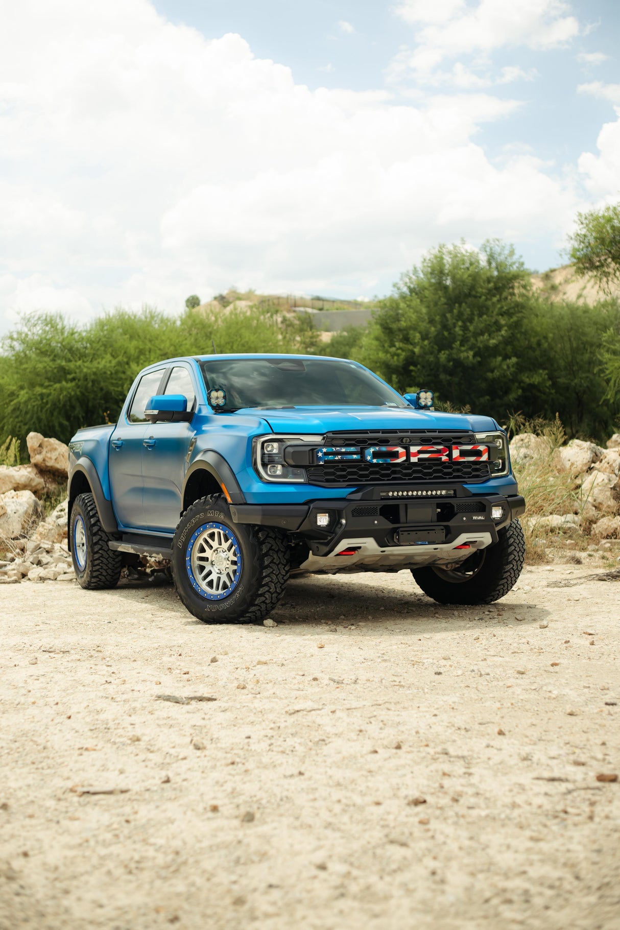 PARACHOQUES DELANTERO DE ALUMINIO RIVAL/ FORD RANGER RAPTOR/ INCLUYE LED RIVAL